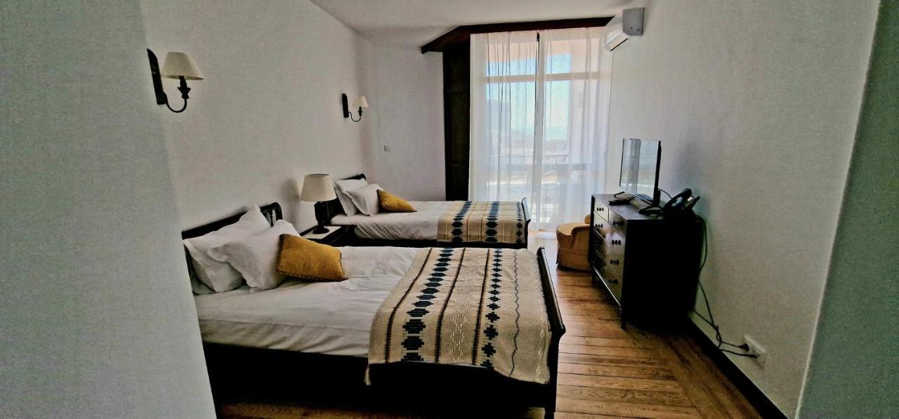 Boutique Inn & Restaurant - Casa Dos Suecos Фигейра да Фош Екстериор снимка